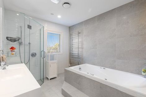 Photo of property in 33 Lewisham Park, St Albans, Christchurch, 8052