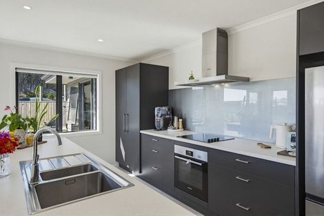 Photo of property in 21 Mowhia Grove, Waitarere, Levin, 5510