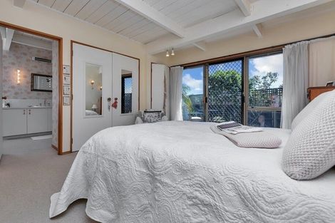 Photo of property in 2/13 Nimrod Place, Half Moon Bay, Auckland, 2012