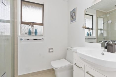 Photo of property in 15a Lillian Place, Orewa, 0931