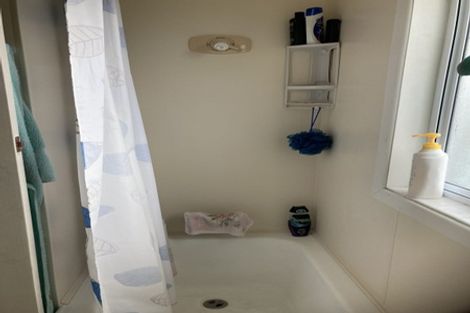 Photo of property in 48 Fourth Avenue, Urenui, 4377