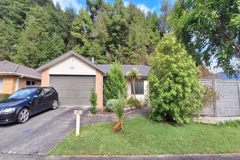 Photo of property in 22 Aragon Grove, Kingsley Heights, Upper Hutt, 5018