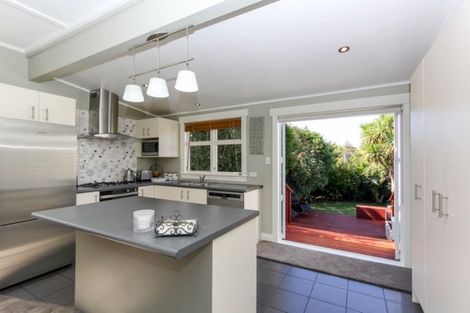 Photo of property in 11 Bulteel Street, New Plymouth, 4310