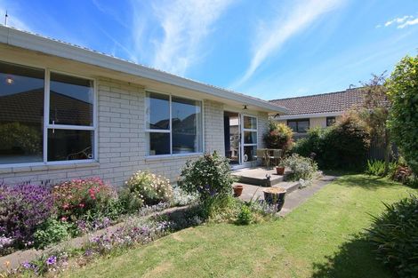 Photo of property in 18 Sawtell Place, Northcote, Christchurch, 8052
