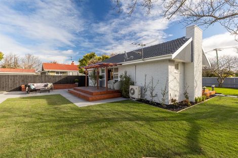 Photo of property in 31 Greendale Avenue, Avonhead, Christchurch, 8042
