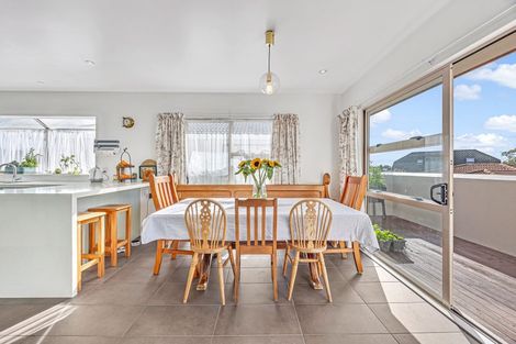 Photo of property in 3 Bridgehead Cove, West Harbour, Auckland, 0618