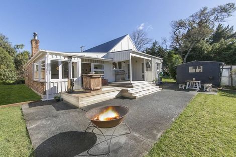 Photo of property in 72 Matua Road, Huapai, Kumeu, 0810
