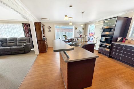 Photo of property in 19 Willowview Drive, Redwood, Christchurch, 8051