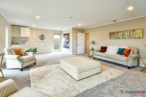 Photo of property in 18 Staten Place, Mangere, Auckland, 2022