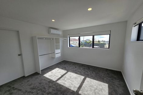 Photo of property in 4f Hepburn Road, Glendene, Auckland, 0602