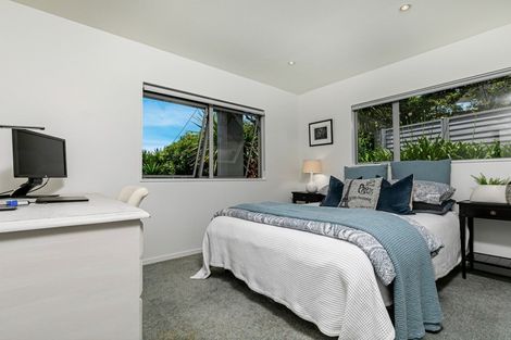 Photo of property in 25 Parr Terrace, Castor Bay, Auckland, 0620