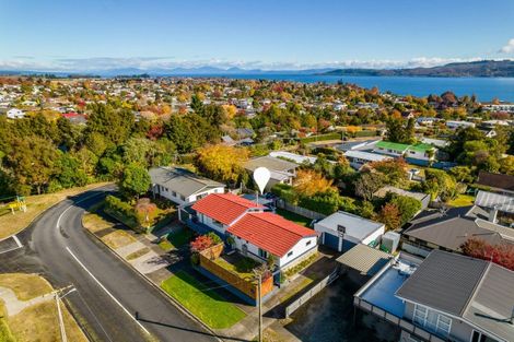 Photo of property in 4 Arrowsmith Avenue, Waipahihi, Taupo, 3330