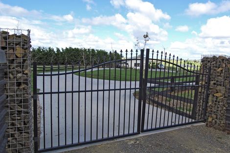 Photo of property in 7 Mountain Road, Kaiwaka, Maungaturoto, 0587