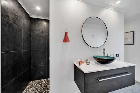 Photo of property in 15 Thomason Road, Egmont Village, New Plymouth, 4371