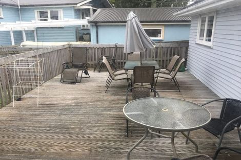 Photo of property in 5 Murray Road, Te Atatu Peninsula, Auckland, 0610