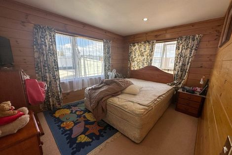 Photo of property in 80 Flanshaw Road, Te Atatu South, Auckland, 0610