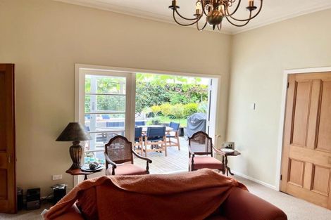 Photo of property in 11 Pendarves Street, New Plymouth, 4310