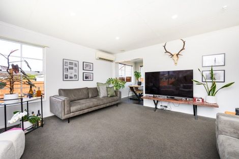 Photo of property in 35 Hillcrest Drive, Kelvin Grove, Palmerston North, 4414