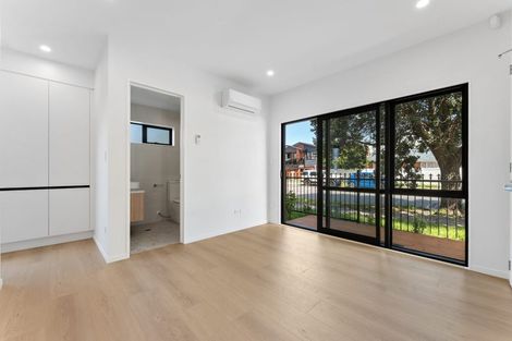 Photo of property in 729 Massey Road, Mangere, Auckland, 2022