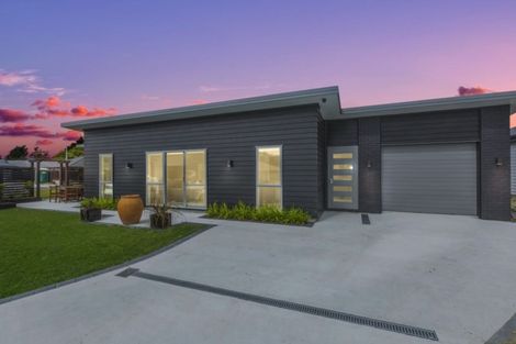 Photo of property in 3 Passchendaele Grove, Trentham, Upper Hutt, 5018