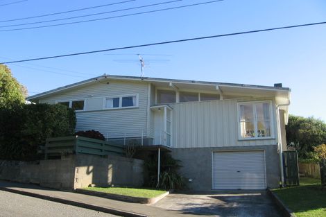 Photo of property in 2 Paparangi Crescent, Paparangi, Wellington, 6037