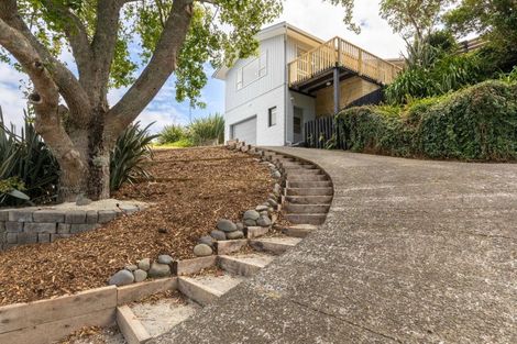 Photo of property in 9 Fairview Place, Westown, New Plymouth, 4310