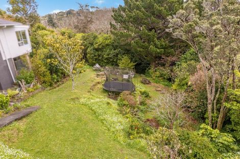 Photo of property in 35 Poto Road, Normandale, Lower Hutt, 5010