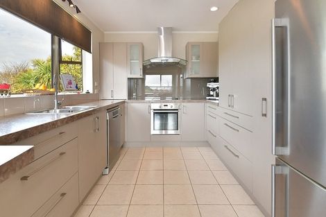 Photo of property in 11 Rosario Crescent, Red Beach, 0932