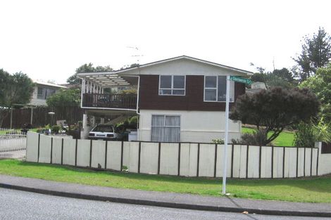 Photo of property in 64 Glenbervie Crescent, Massey, Auckland, 0614
