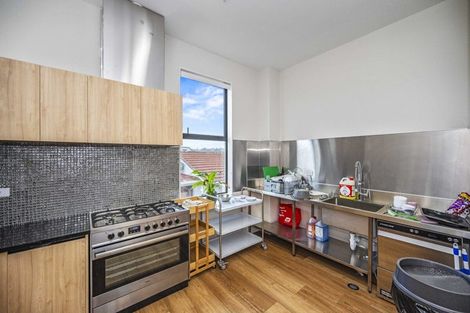 Photo of property in 3145 Great North Road, New Lynn, Auckland, 0600