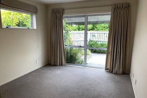 Photo of property in 11 Memorial Avenue, Ilam, Christchurch, 8053