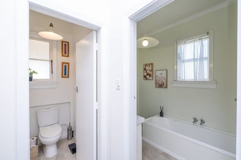 Photo of property in 17 Falstaff Street, Stratford, 4332