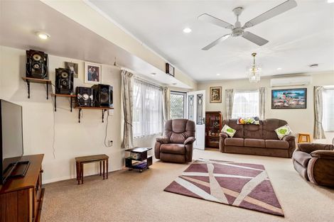 Photo of property in 1 Edgewood Way, Henderson, Auckland, 0612