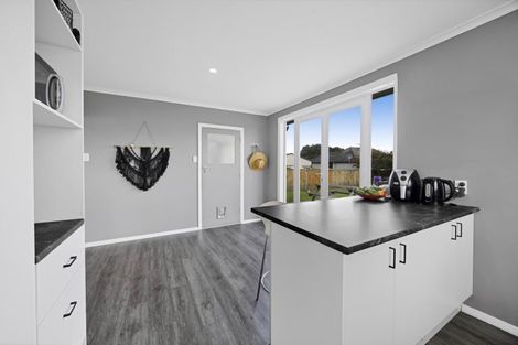 Photo of property in 18 Whitcombe Road, Opunake, 4616