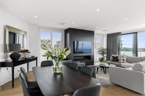 Photo of property in 11a Montgomery Avenue, Rothesay Bay, Auckland, 0630