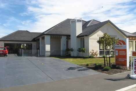 Photo of property in 4 Riverbank Road, Northwood, Christchurch, 8051