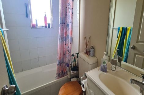 Photo of property in 19 Lockington Avenue, Henderson, Auckland, 0612
