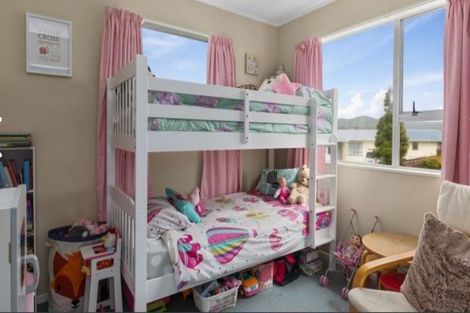 Photo of property in 6 Owaka Close, Kelson, Lower Hutt, 5010