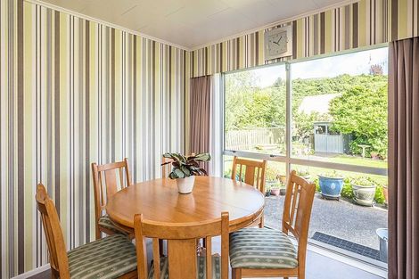Photo of property in 22 Kaitawa Crescent, Paraparaumu, 5032