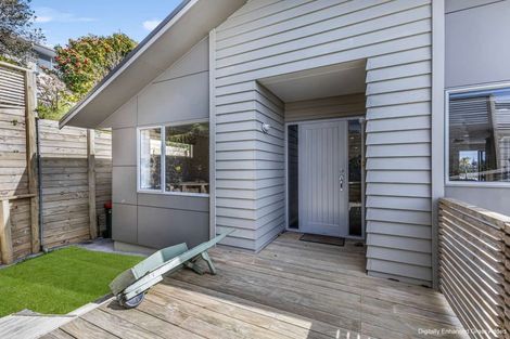 Photo of property in 23 York Crescent, Westown, New Plymouth, 4310