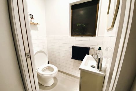 Photo of property in 1/2 Hobby Avenue, Birkdale, Auckland, 0626