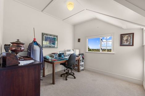 Photo of property in 1032 Scenic Drive North, Swanson, Auckland, 0816