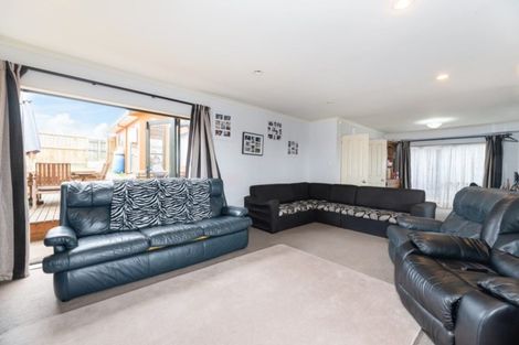Photo of property in 21 Samara Place, Clendon Park, Auckland, 2103