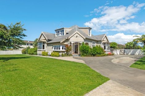 Photo of property in 2 Carnarvon Street, Gisborne, 4010