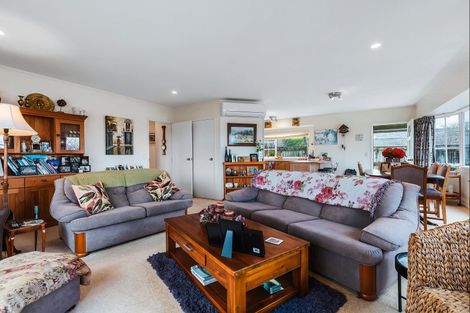 Photo of property in 2/8 Kinder Street, Acacia Bay, Taupo, 3330