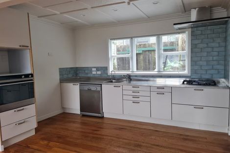 Photo of property in 54 Pioneer Road, Moturoa, New Plymouth, 4310
