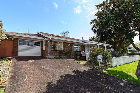 Photo of property in 84 Granville Drive, Massey, Auckland, 0614