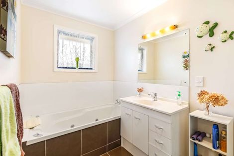 Photo of property in 11 Cleveland Heights, Kelvin Grove, Palmerston North, 4414