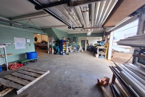 Photo of property in 305 Devon Street West, New Plymouth, 4310