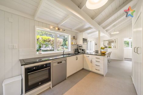 Photo of property in 31 Pekanga Road, Normandale, Lower Hutt, 5010